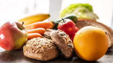 Viel Gemüse, viel Obst, viel Vollkorn: Wer so seine Ernährung gestaltet, nimmt viele Ballaststoffe zu sich.
