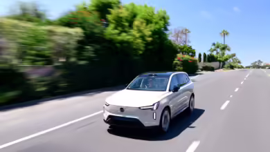 Volvo bringt im Oktober den elektrischen EX90 auf den Markt, einen großen Geländewagen ab 83.700 Euro.