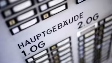 Klingelschilder An Einem Wohngebäude In München