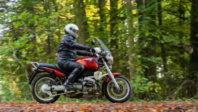 Motorradtour im Herbst: Auf das richtige Schuhwerk sollte dabei nicht verzichtet werden.