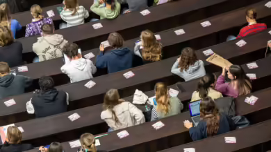 Finanzielle Starthilfe: Studierende unter 25 Jahren aus einkommensschwachen Familien können eine Einmalzahlung von 1.000 Euro erhalten.