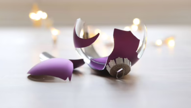 Zerbrochene Christbaumkugel Liegt Auf Dem Boden