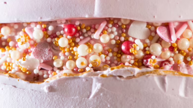 Fault Line Cake Mit Streuseldekor