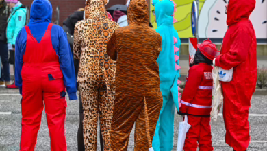 Kostümierte Warten Auf Den Start Des Karnevalsumzugs