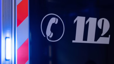 Die Notfallnummer 112 Steht Auf Einem Rettungswagen