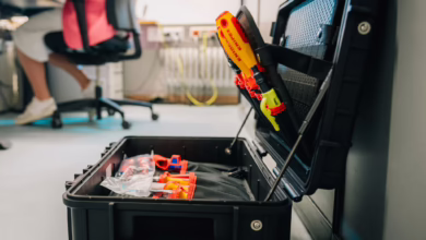 Ein Werkzeugkoffer In Einem Büro