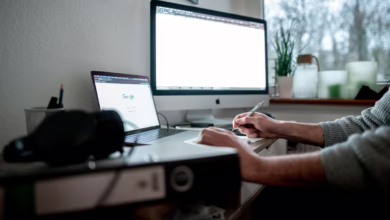 Ein Mann Arbeitet Im Homeoffice