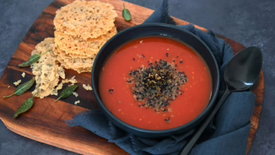 Tomatensuppe Mit Quinoa Und Parmesanchips