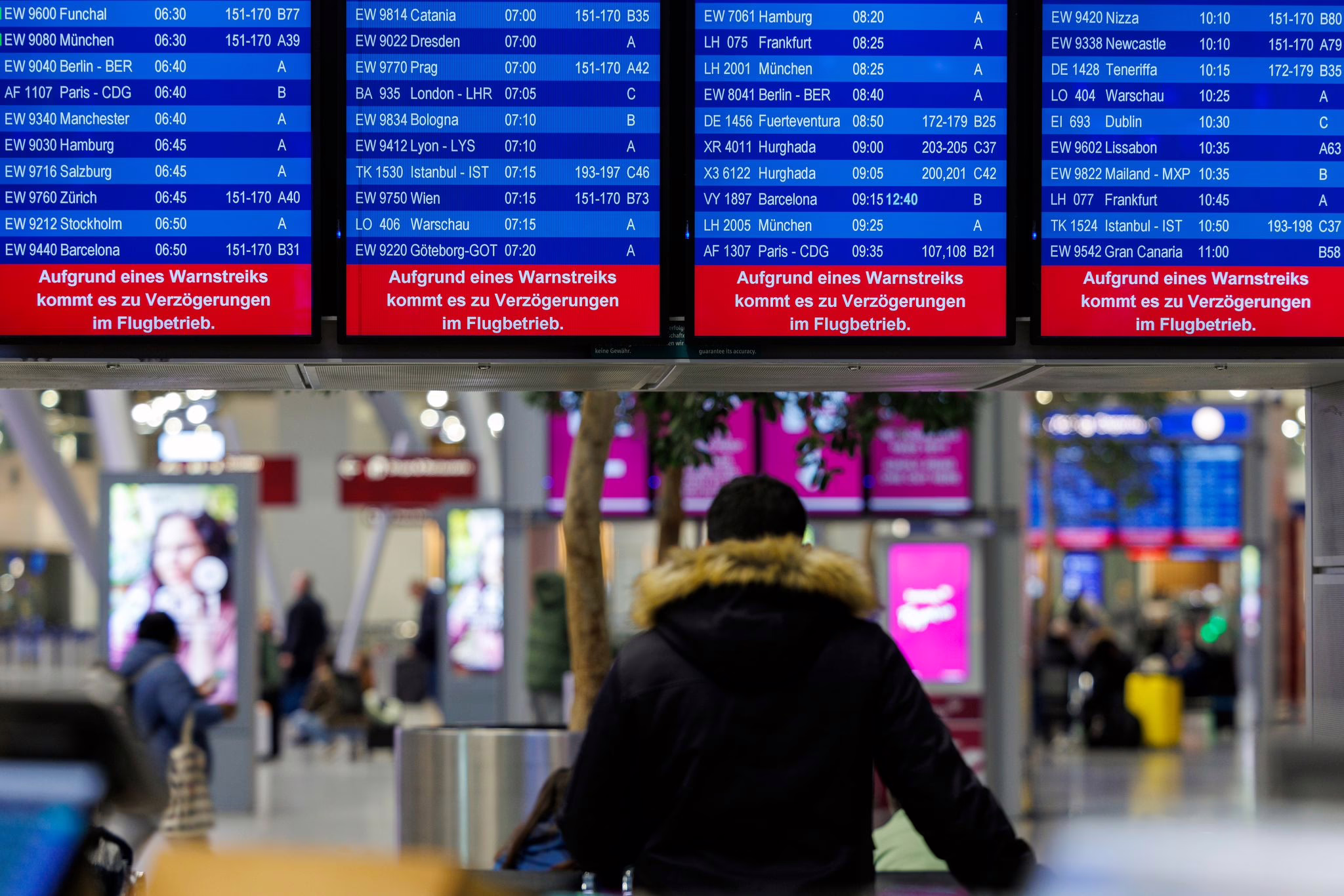 Warnstreiks Am Flughafen Düsseldorf