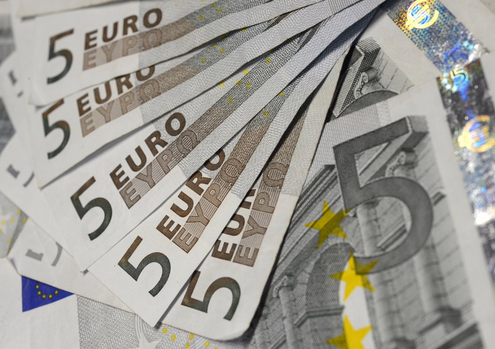 5 Euro Noten Liegen Auf Einem Tisch