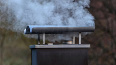 Qualm Steigt Aus Einem Schornstein