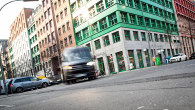 Transporter Biegt Ab