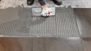 Fliesenleger Bei Der Arbeit