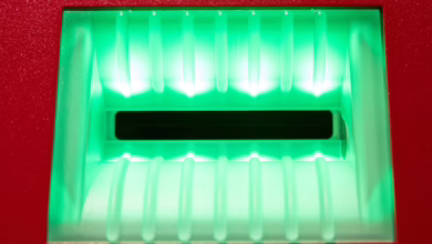 Grün Leuchtender Kartenschlitz Eines Geldautomaten