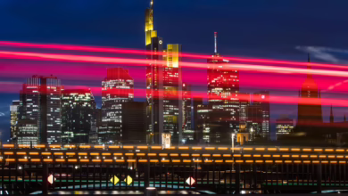 Lichtspuren Vor Der Skyline Frankfurt/main