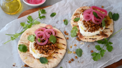 Pita Mit Marinierten Linsen Und Zwiebeln