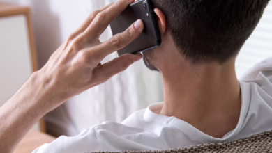 Mann Telefoniert Mit Einem Smartphone