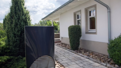 Eine Wärmepumpe Steht Neben Einem Haus