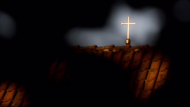Ein Goldenes Kreuz Auf Einer Evangelischen Kirche