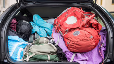 Gepäck Liegt Im Vollen Kofferraum Eines Autos