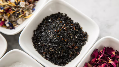 Schwarzes Hawaii Salz In Einer Schale