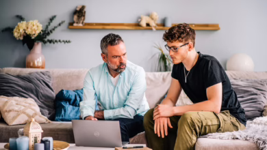 Vater Und Sohn Am Computer