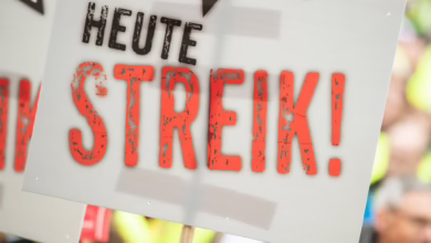 Ein Schild Mit Der Aufschrift "heute Streik!"