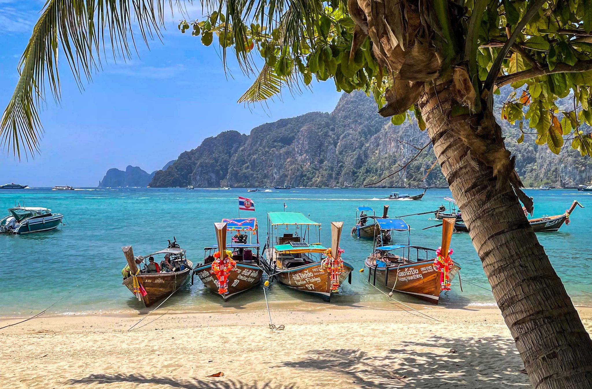 Boote Im Phi Phi Nationalpark In Thailand