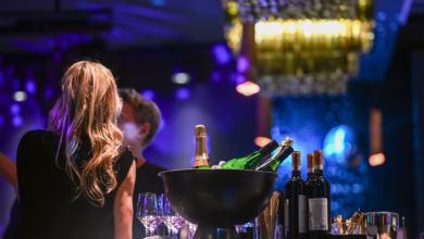 Champagner Und Weinflaschen In Einer Bar