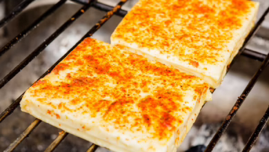 Grillkäse Liegt Auf Einem Grill