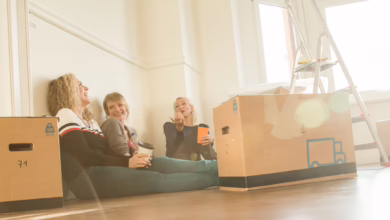 Drei Frauen Machen Beim Umzug Pause
