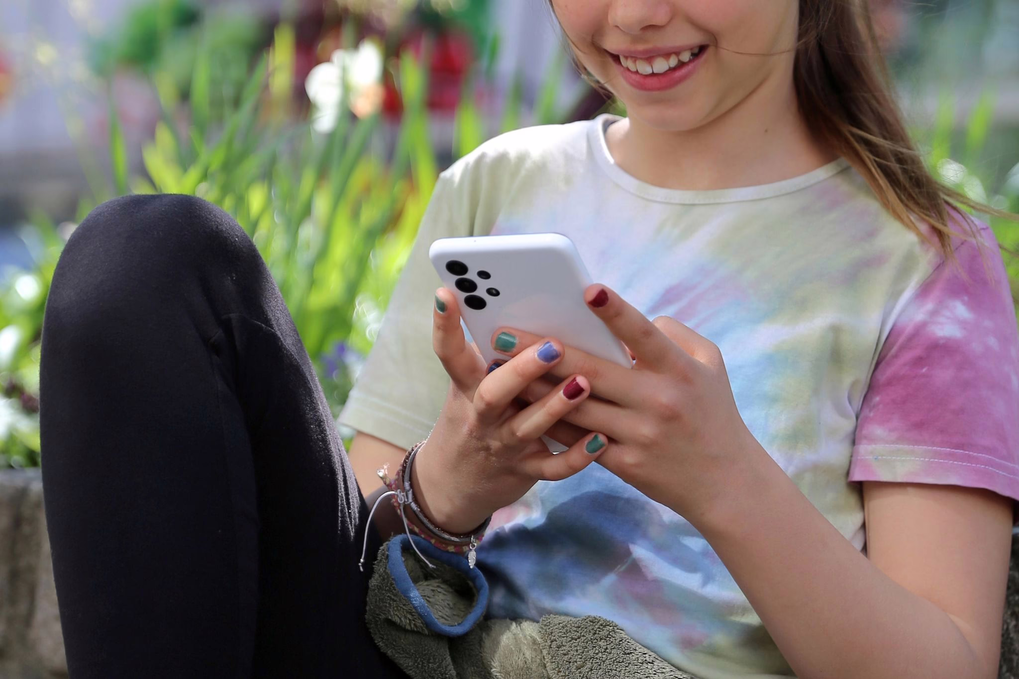 Ein Mädchen Mit Smartphone