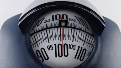 Eine Personenwaage Zeigt 101 Kilogramm An