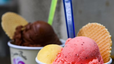 Eisbecher Mit Kugeln Verschiedener Sorten Eis