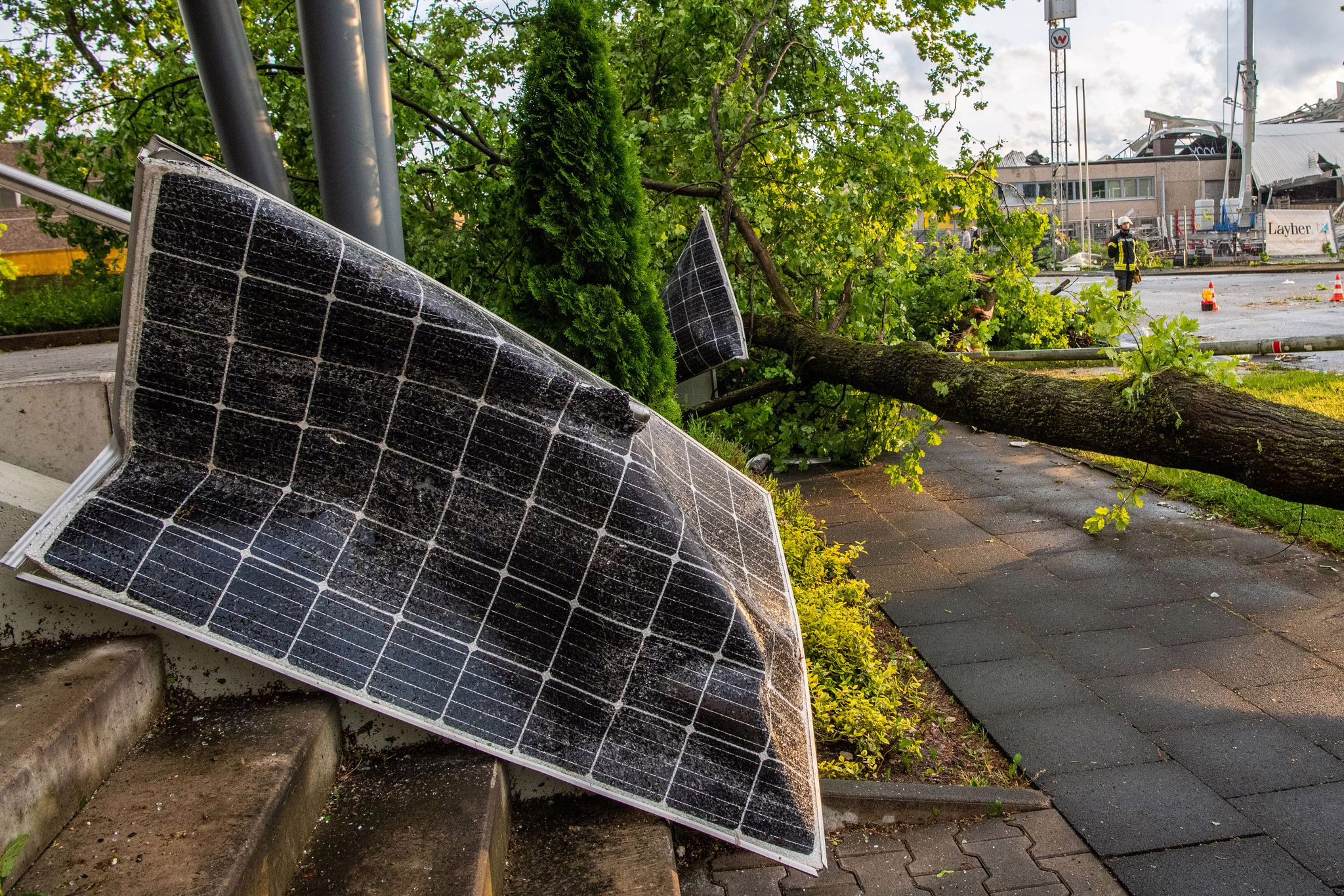 Ein Solarzellenmodul Liegt Am Straßenrand
