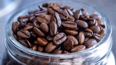 Kaffeebohnen Lagern In Einem Vorratsglas