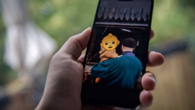 Ein Smiley Verdeckt Ein Kind