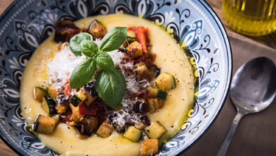 Polenta Mit Ratatouille Gemüse, Parmesan Und Olivenöl