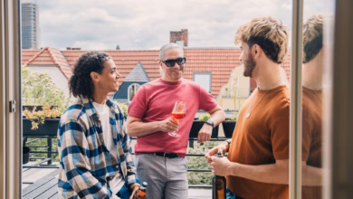 Freunde Auf Einer Dachterrasse