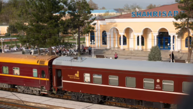 Der Zug «orient Silk Road Express» Im Bahnhof Von Shahrisabz