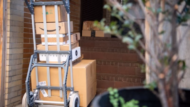 Pakete Stehen Auf Einer Sackkarre