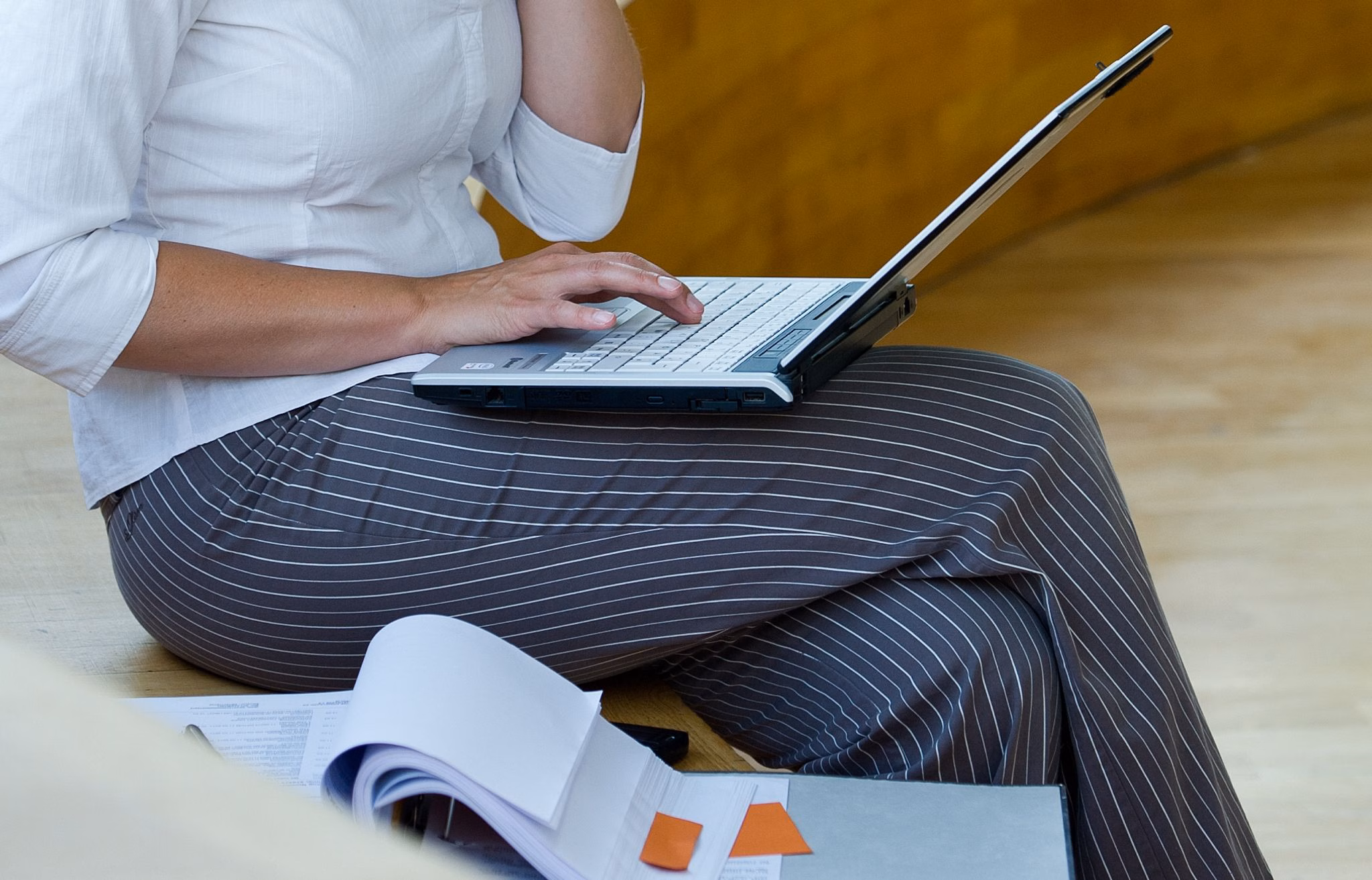 Eine Geschäftsfrau Am Laptop