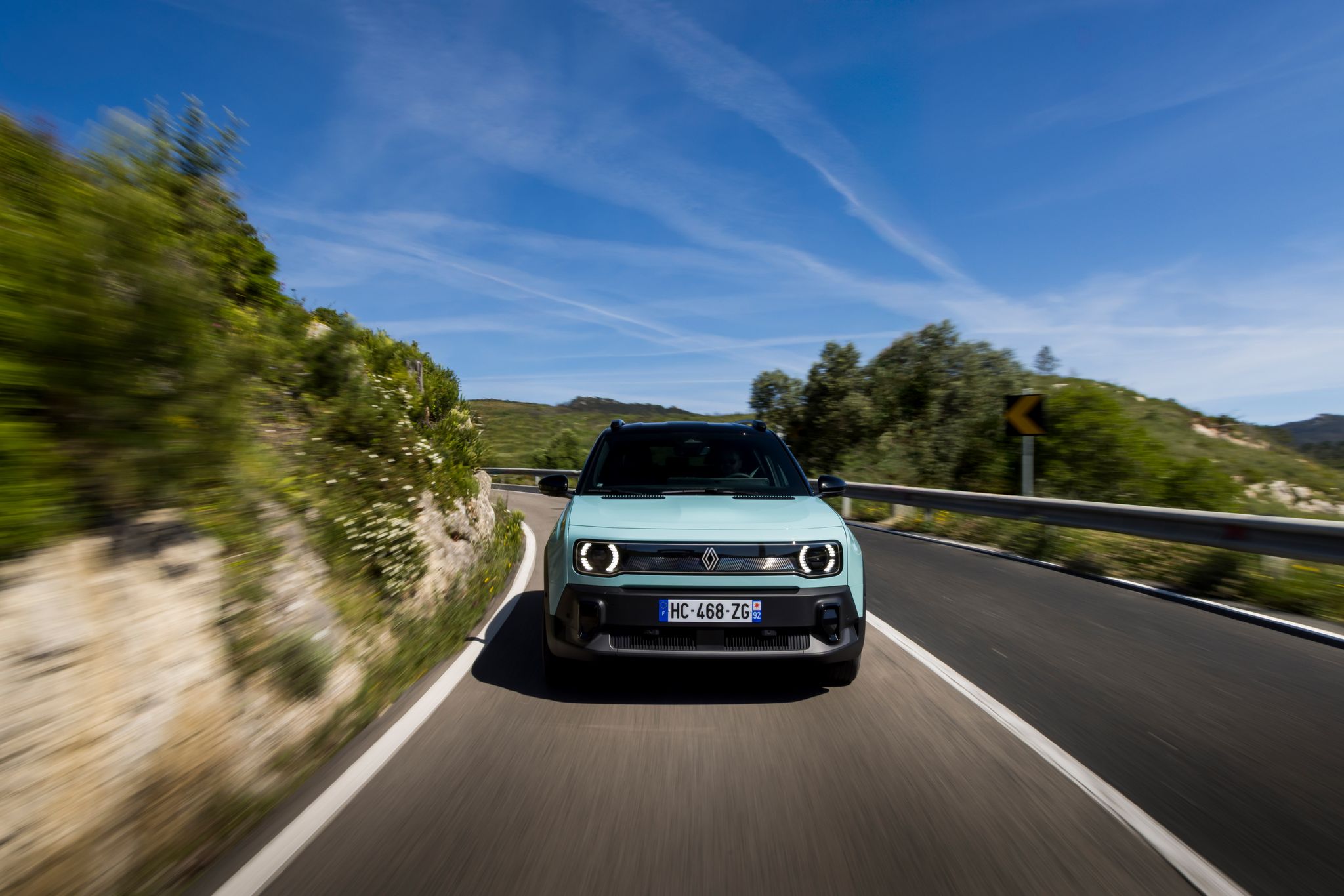 Fahrszene Elektro Kleinwagen Renault R4