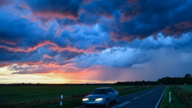 Auto Fährt Durch Eine Gewitterzelle