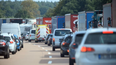 Fahrzeuge Haben Auf Der A2 Eine Rettungsgasse Gebildet
