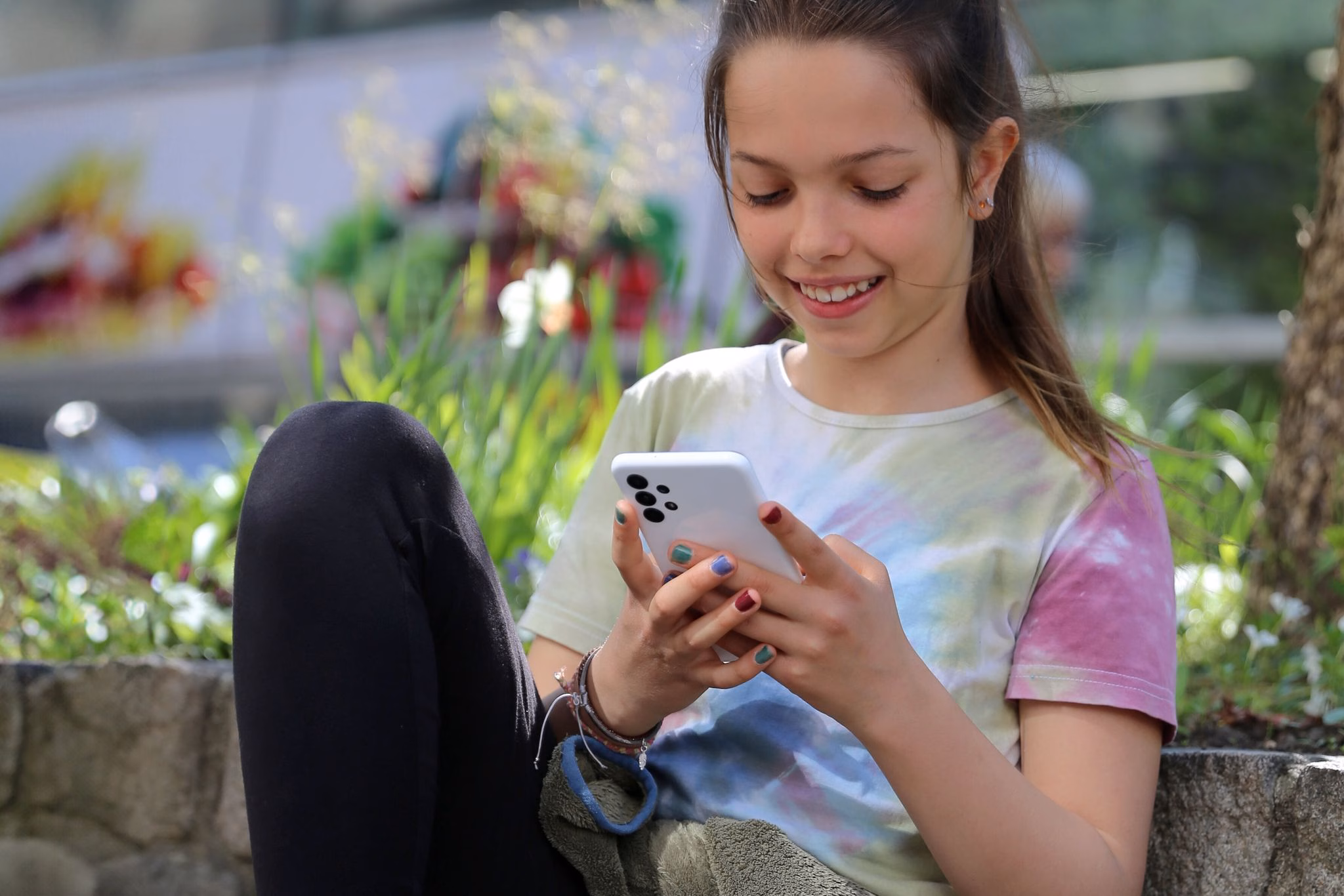 Ein Mädchen Mit Smartphone