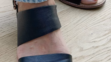 Frau Trägt Sandalen
