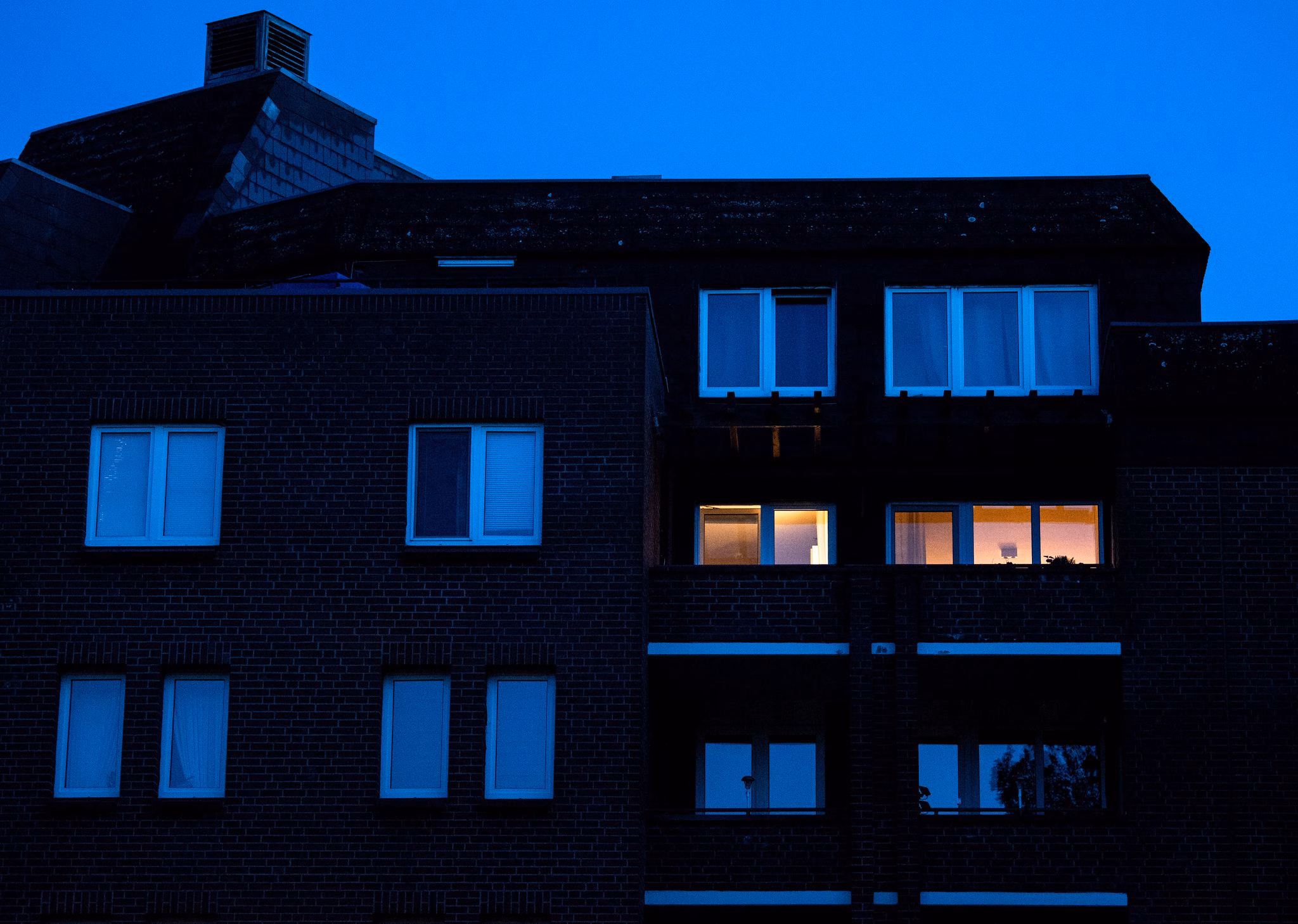 Licht Leuchtet In Einem Mehrfamilienhaus In Einer Wohnung