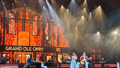 Auftritt des duo «johnnyswim» im grand ole opry in nashville
