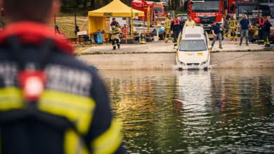 Adac Testet Das Sinkverhalten Von E Auto Und Verbrenner Pkw